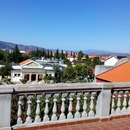 Casa Vermelha * 빌라 노바 데 포즈코아